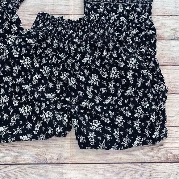 Macy’s Black and White Floral Print Elastic Waist Flowy Pants Size Small - Picture 3 of 3